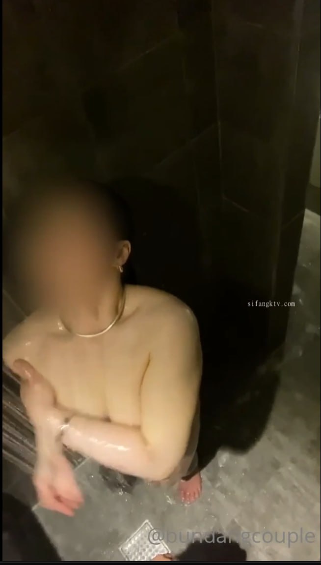 【2023_02_02】Naked_video_on_the_car_🎥If_you_want_to_see_funeral_clothes.m4v